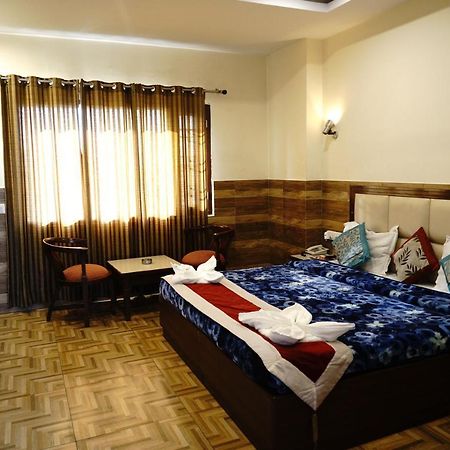 דהראדון Hotel Vishnu Inn מראה חיצוני תמונה