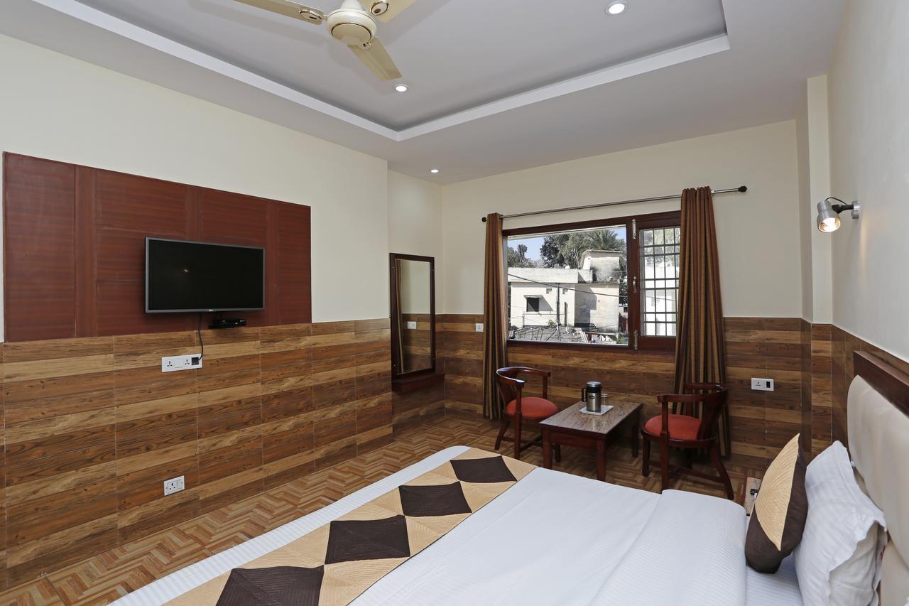 דהראדון Hotel Vishnu Inn מראה חיצוני תמונה