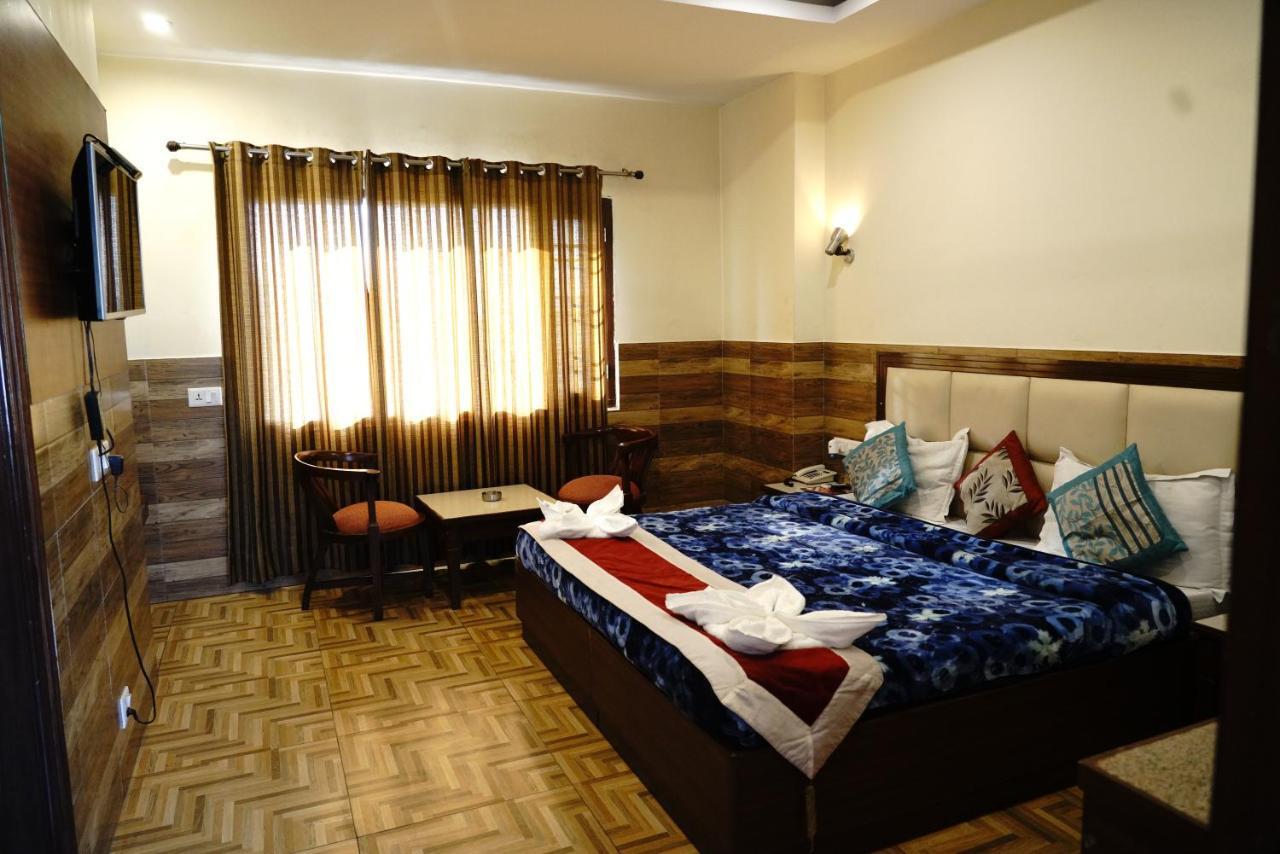 דהראדון Hotel Vishnu Inn מראה חיצוני תמונה