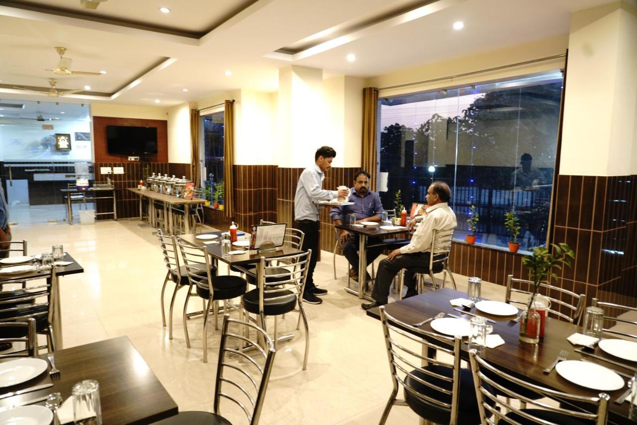דהראדון Hotel Vishnu Inn מראה חיצוני תמונה