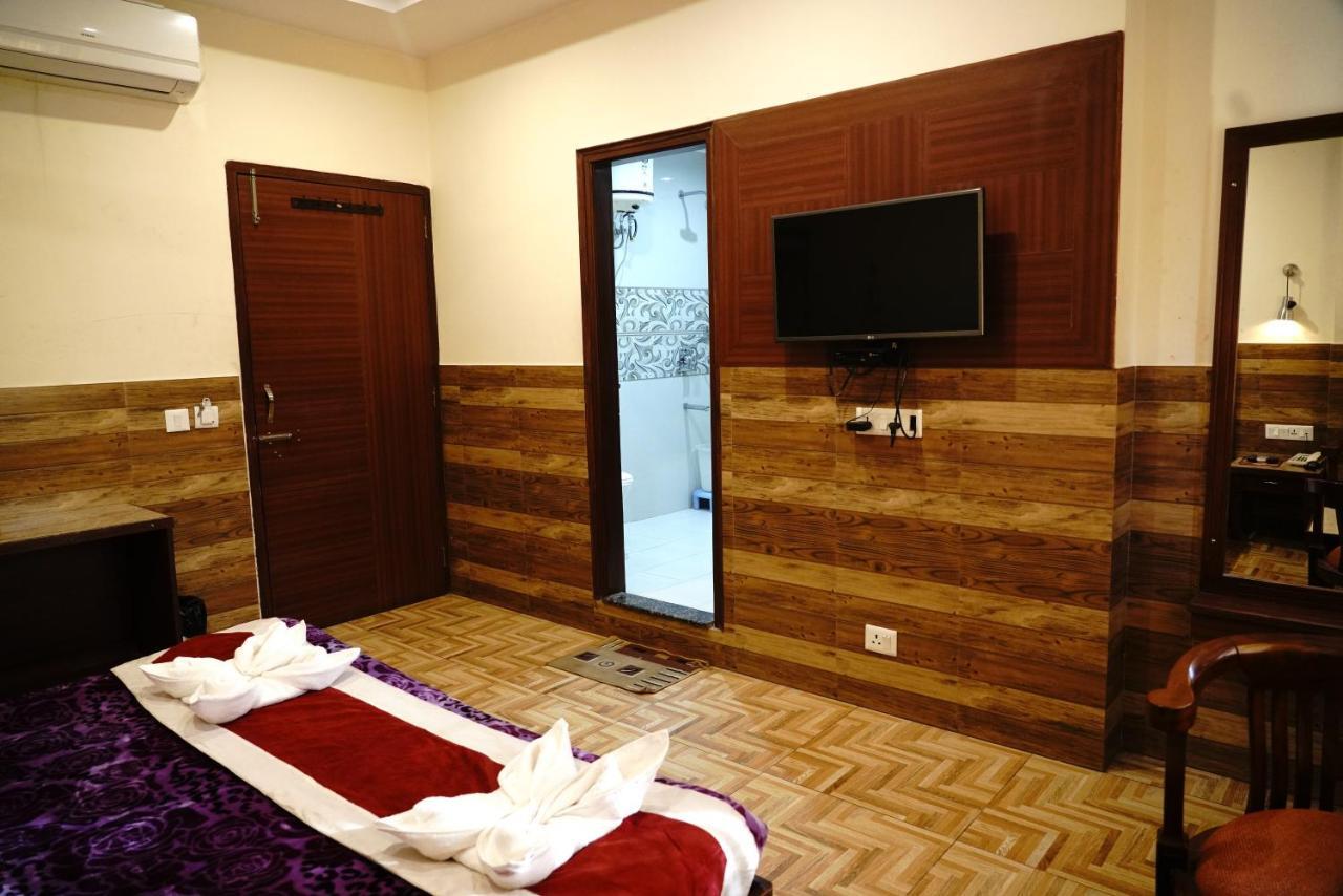 דהראדון Hotel Vishnu Inn מראה חיצוני תמונה