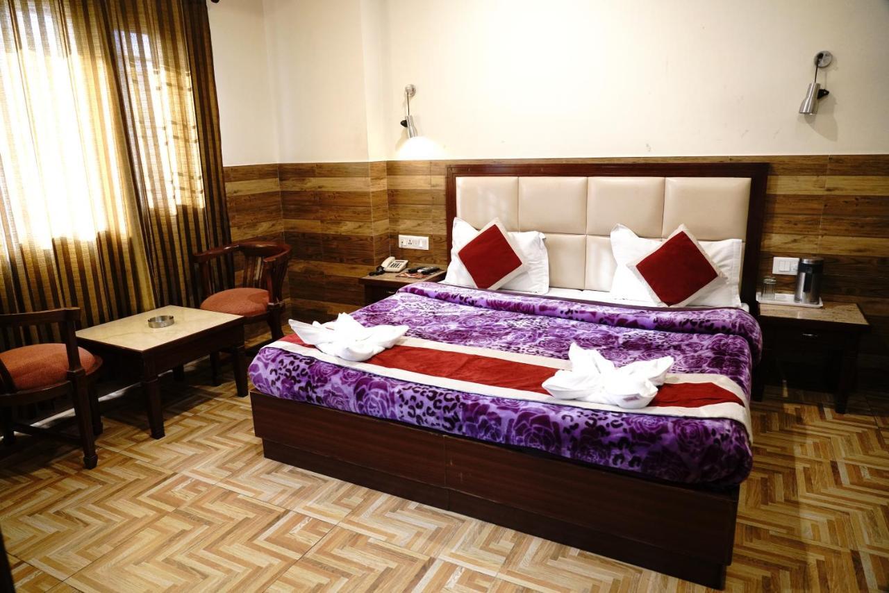 דהראדון Hotel Vishnu Inn מראה חיצוני תמונה